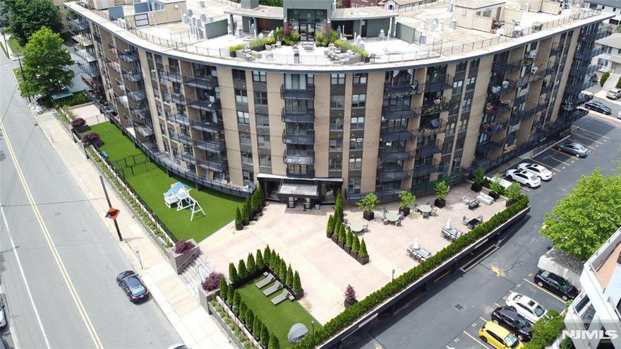 Move-in-ready to this Bright and Cozy one-bedroom in near by the prime downtown Fort Lee location. The only top-floor unit available in the building, featuring open mountant views and easy access to a rooftop with stunning Manhattan Skyline vistas. On-site management and 24/7 handyman service provide worry-free living. Yum and community room on the first Floor , Laundry in the basement, Lease Parking space and electrical charge stations avaiable in the building lot. Close to shops, dining, transportation and all major highways . Priced for quick occupy -Act Fast ! Visit******2400 Hudson Website ******