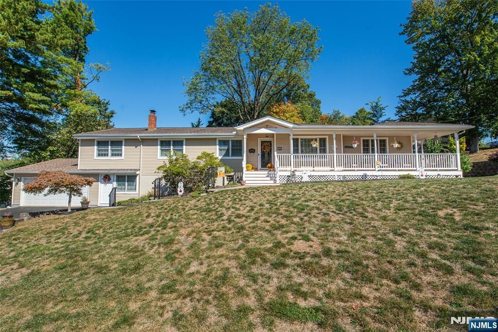 Photo of 38 Stirling Lane, Wayne, NJ 07470 (MLS # 25035719)