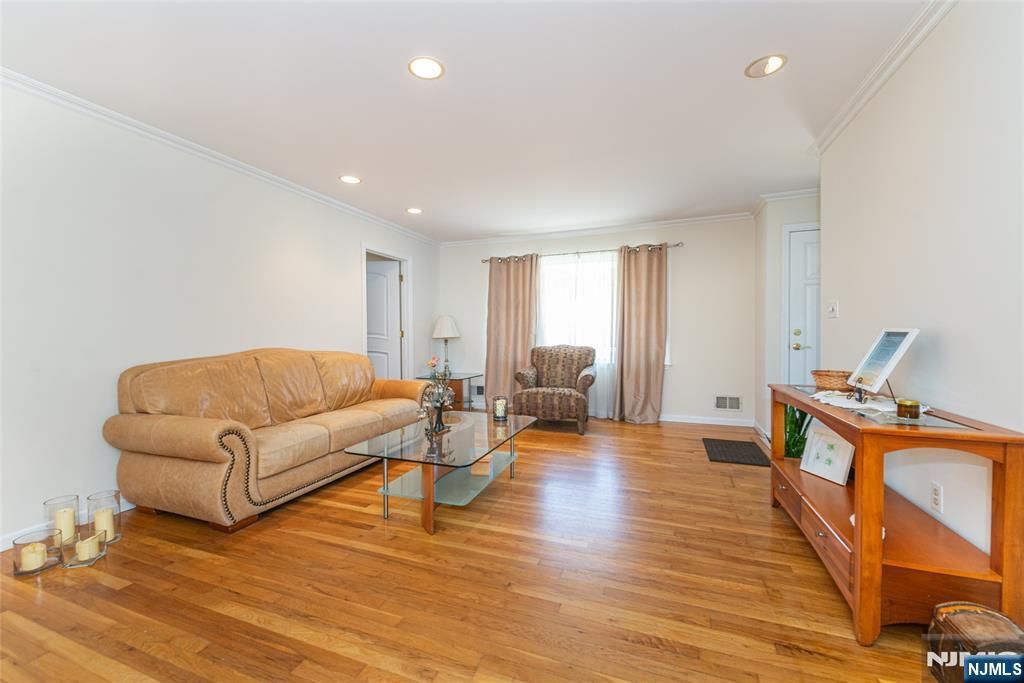 Photo of 38 Stirling Lane, Wayne, NJ 07470 (MLS # 25035719)