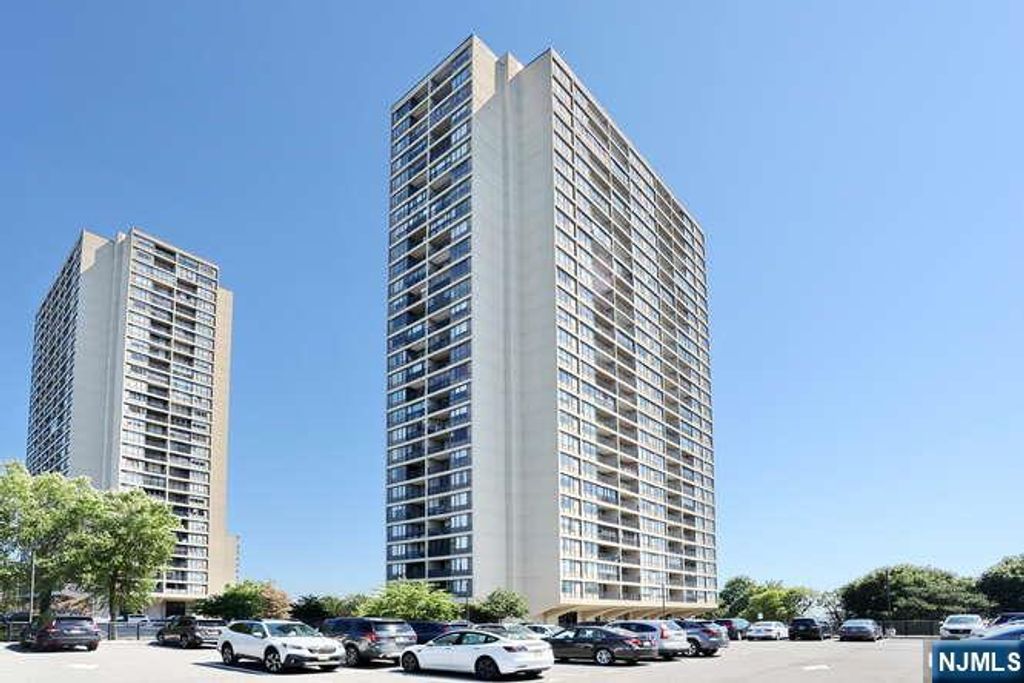 Photo of 5 Horizon Road #404, Fort Lee, NJ 07024 (MLS # 25031943)