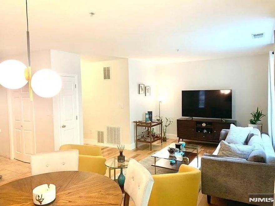 2 bedroom, 1 bathroom unit in a very clean and quiet complex. The last unit in the complex with extra privacy. Close to restaurants and shopping. Wood floor, washer dryer in unit, SS appliances, WIC, pool, gym, unlimited outdoor parking spots, Available 2/1/26 for 1+ year lease. No pets. Please text/call listing agent 929-231-2520. Owner is the listing agent. 24 Hour notice required