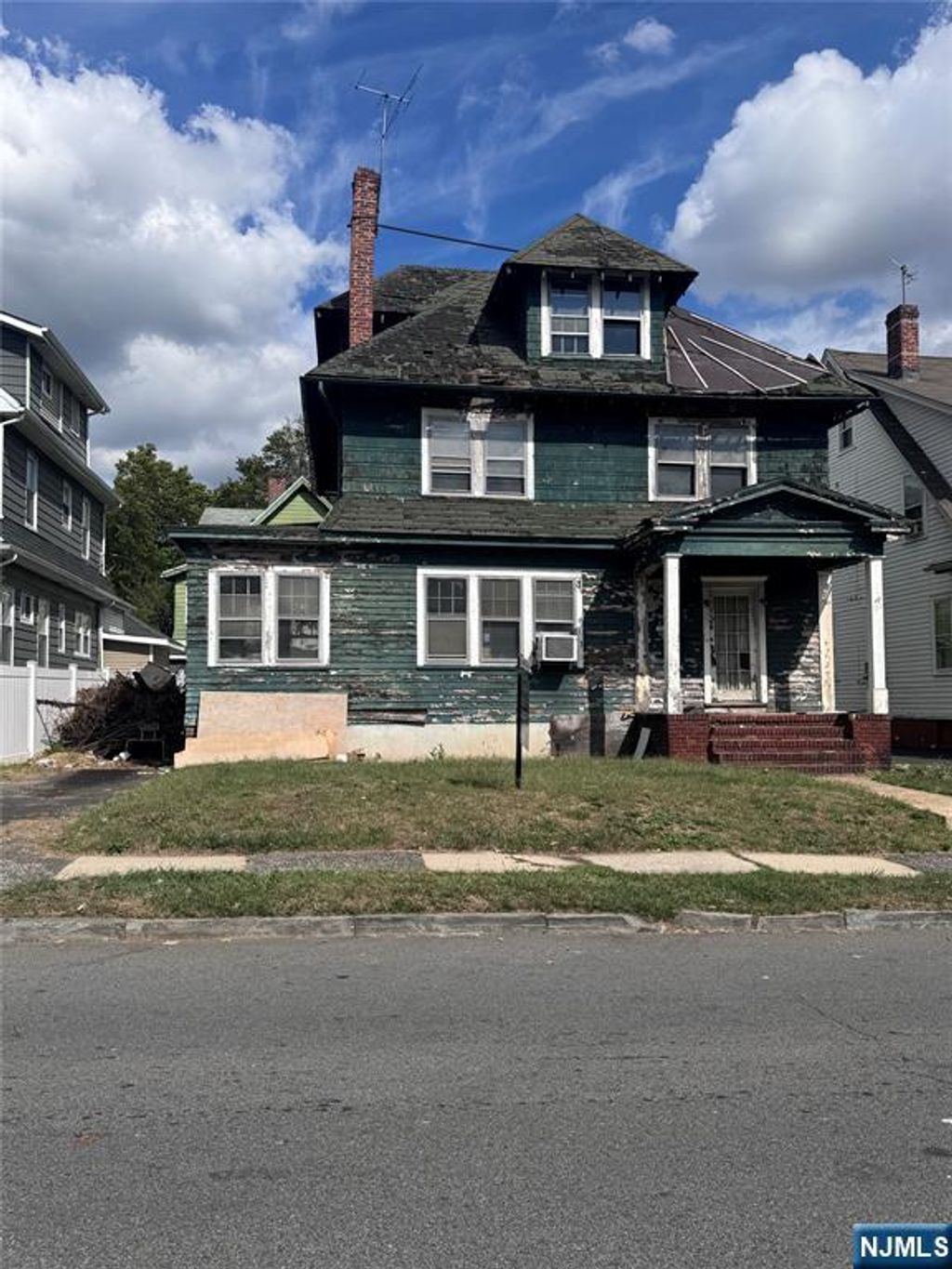 Photo of 188 Rutledge Avenue, East Orange, NJ 07017 (MLS # 25035956)