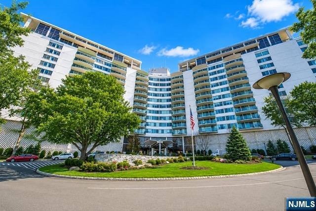 1 Claridge Drive 114