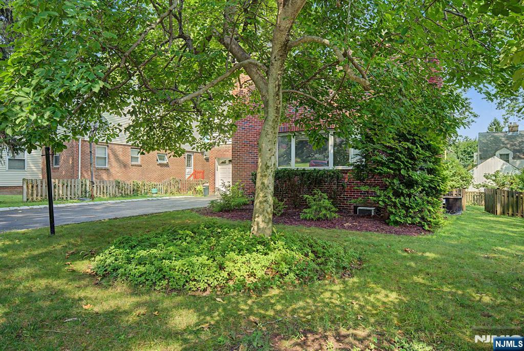 34 Esmond Place