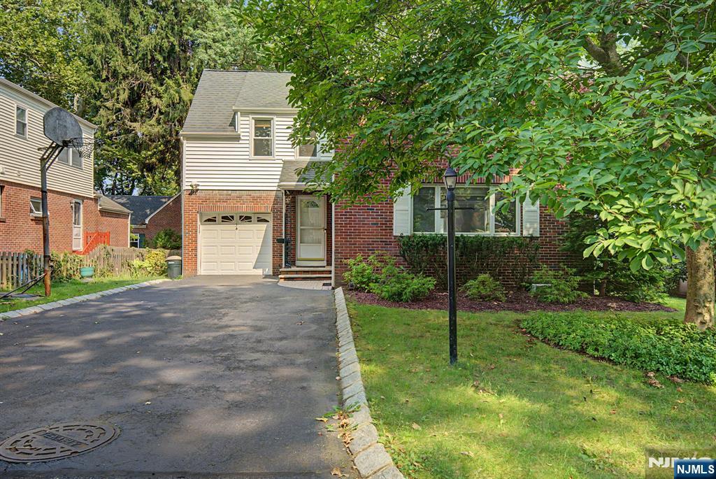 34 Esmond Place