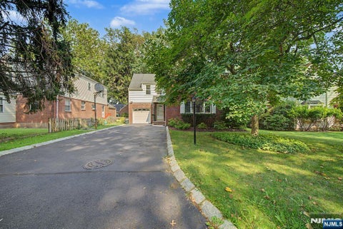 Photo of 34 Esmond PL, Tenafly, NJ 07670 (MLS # 26026298)