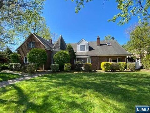 Photo of 330 Westview, Fort Lee, NJ 07024 (MLS # 26015888)