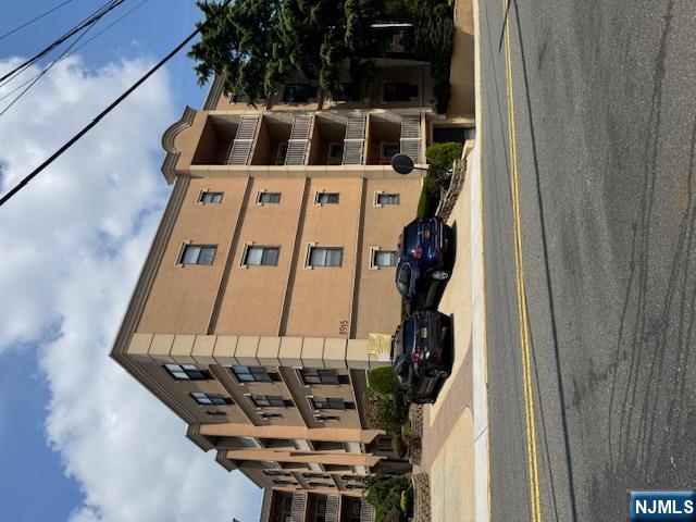 8915 Bergenwood Avenue 20