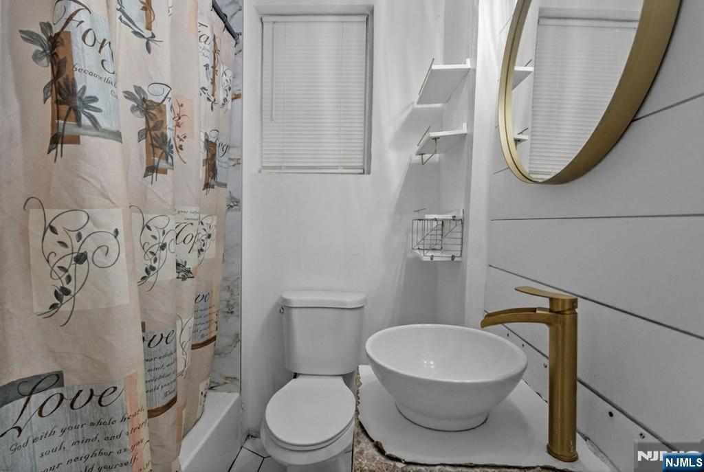 1025 Rivington Street