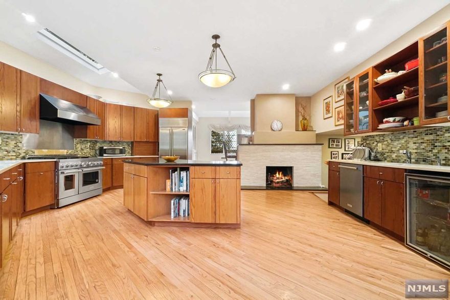 EXPANDED CONTEMPORARY, ON A MOST DESIRABLE EAST HILL CUL DE-SAC.SET ON .5 OF AN ACRE, THIS HOUSE HAS AN OPEN FLOOR PLAN,VAULTED CEILING AND SKYLIGHTS. 1ST.FL.ENTRY FOYER, LIVING ROOM, SPACIOUS DINING ROOM, EAT-IN KITCHEN WITH CENTER ISLAND, GRANITE COUNTERTOP, HIGH END STAINLESS STEEL APPLIANCES & FIREPLACE. THE GREAT ROOM HAS 14FT. CEILING AND DOOR TO THE PATIO & BACK YARD. FIRST FLOOR HAS A HOME OFFICE, WITH A PRIVATE ENTRANCE AND 2 POWDER ROOMS. 2ND.FL: MASTER BEDROOM SUITE WITH WALK-IN CLOSET AND RENOVATED BATHROOM, ELECTRONIC SHOWER WITH RAIN SHOWER HEAD, MUSIC & LIGHTS. MASTER SUITE HAS CATHEDRAL CEILING AND A BALCONY OVERLOOKING THE BEAUTIFUL LANDSCAPED YARD. BEDROOM WITH LOFT AND FULL BATH & 2 ADDITIONAL EN-SUITE BEDROOMS, COMPLETE THE FLOOR. EVERY BEDROOM IN THIS HOUSE HAS IT'S OWN FULL BATHROOM. BASEMENT: RECREATION, WINE CELLAR, LAUNDRY. 2-CAR HEATED ATTACHED GARAGE. 18KW GENERATOR AND NEW:WATER HEATER,WASHING MACHINE & RANGE. EXCELLENT SCHOOLS,5 MI. TO GW BRIDGE TO NY