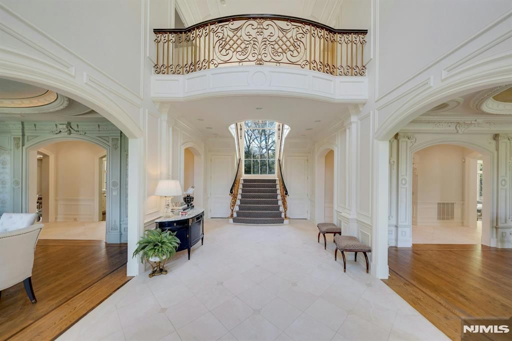 Photo of 501 Timberline Drive, Franklin Lakes, NJ 07417 (MLS # 26014707)