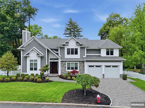 Photo of 95 Mezzine Drive, Cresskill, NJ 07626 (MLS # 26018720)