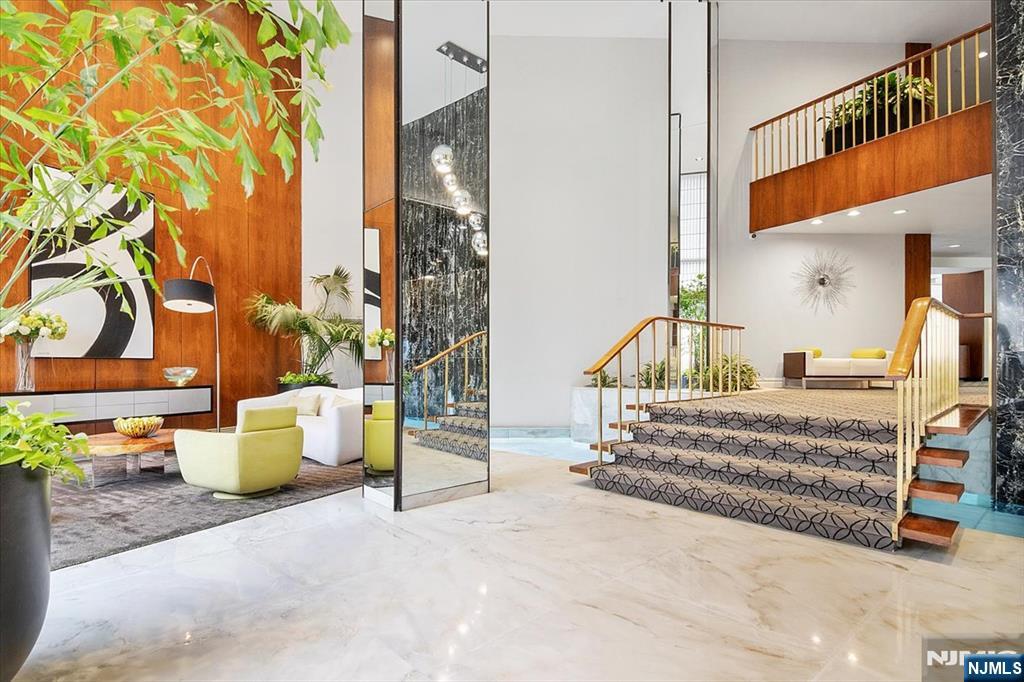1 Claridge Drive 212