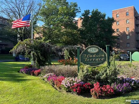 Photo of 2337 Hudson #B14, Fort Lee, NJ 07024 (MLS # 26003165)