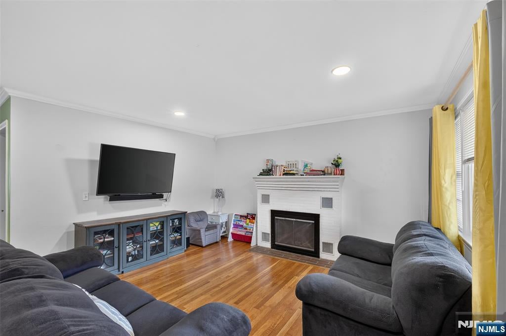 870 Crescent Drive