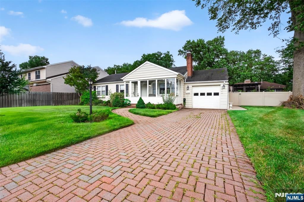 870 Crescent Drive