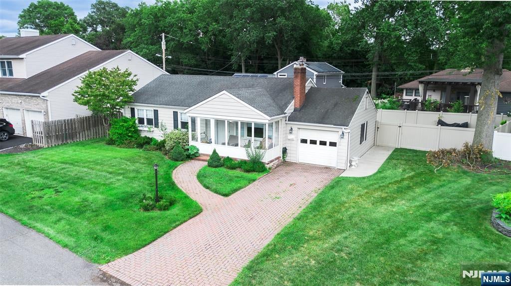 870 Crescent Drive