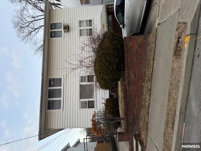 54 John Ryle Ave, Haledon, New Jersey - 3 Bedrooms  
1 Bathrooms  
5 Rooms - 