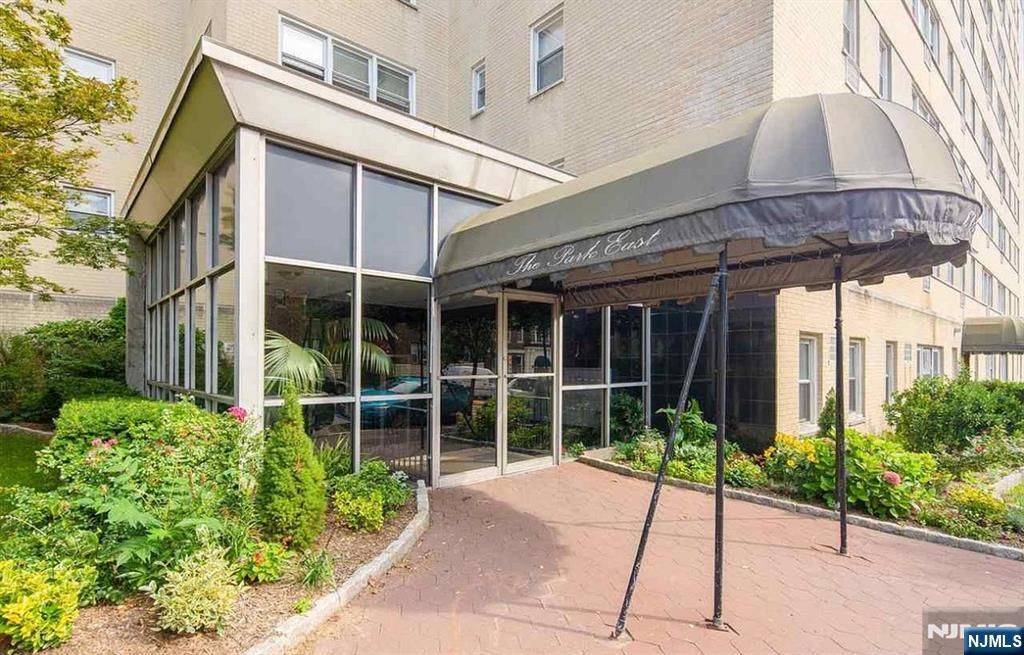 Photo of 6010 Boulevard East, West New York, NJ 07093 (MLS # 25040277)