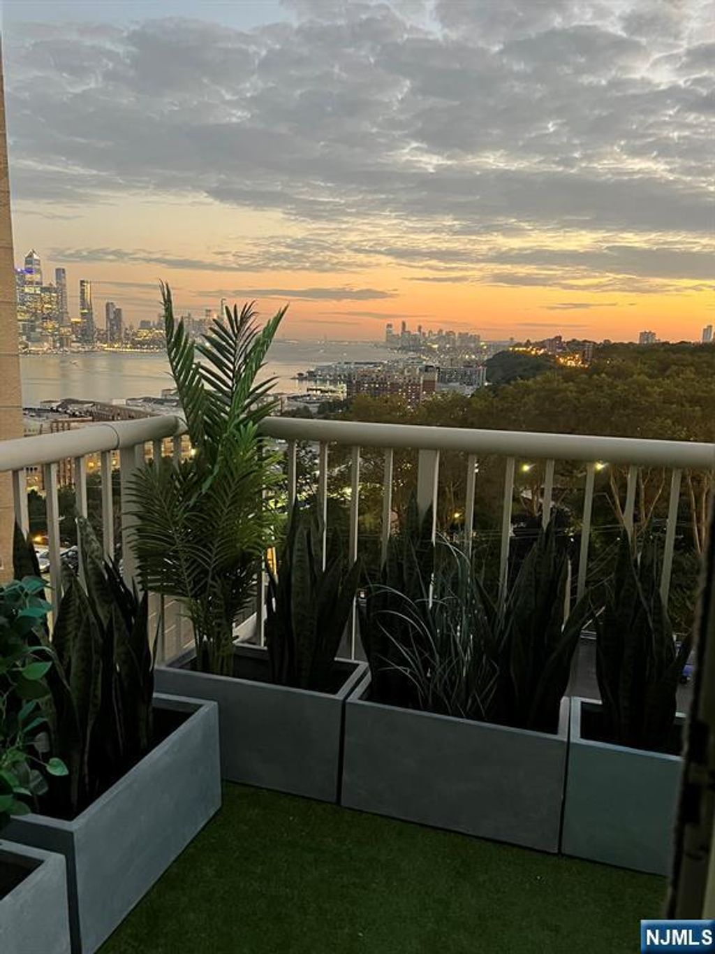 Photo of 6010 Boulevard East, West New York, NJ 07093 (MLS # 25040277)