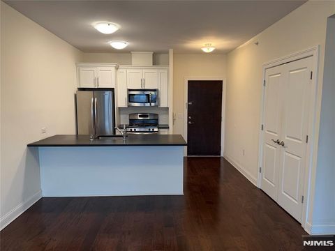 Photo of 225 Walker St #403, Cliffside Park, NJ 07010 (MLS # 26005266)