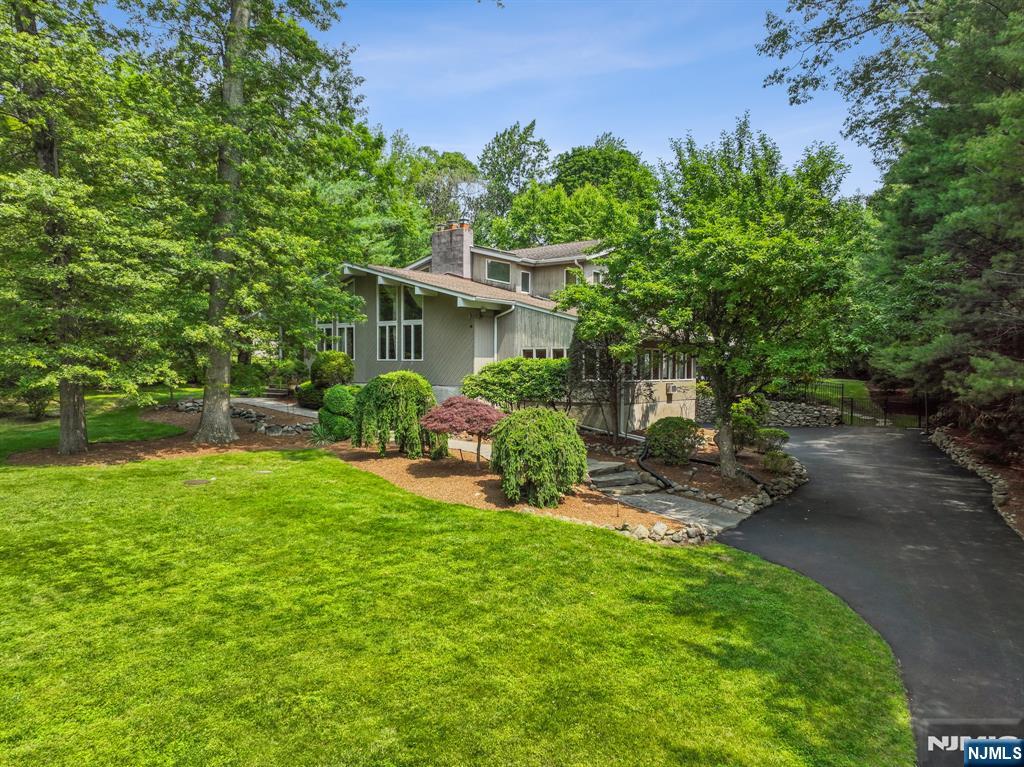 11 Rising Ridge Road