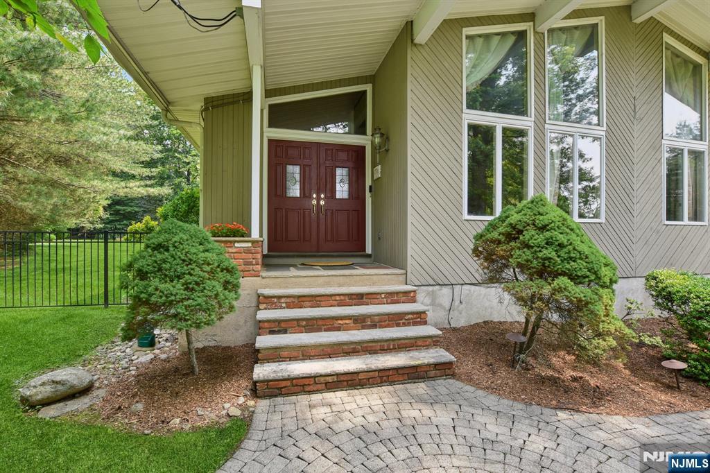 11 Rising Ridge Road