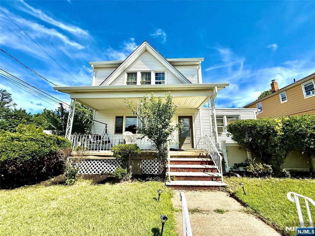Photo of 1001 Berdan Avenue, Fair Lawn, NJ 07410 (MLS # 26015082)