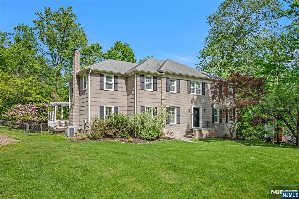 9 Wooded Hill Lane