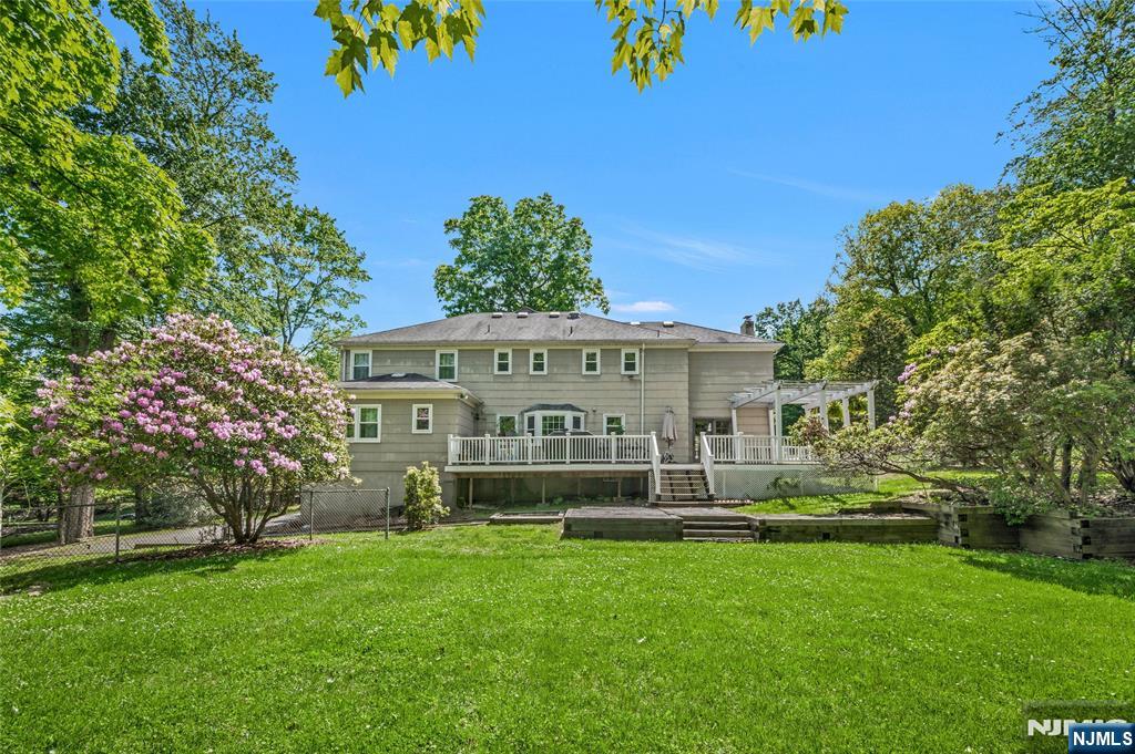 9 Wooded Hill Lane