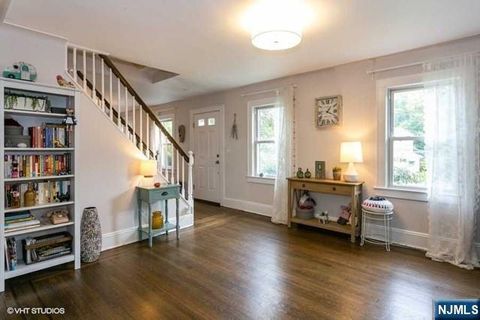 Photo of 24 Robinhood Ave, Closter, NJ 07624 (MLS # 25039529)