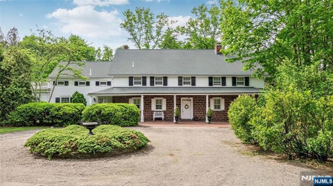 Photo of 164 E Saddle River Road, Saddle River, NJ 07458 (MLS # 26022105)