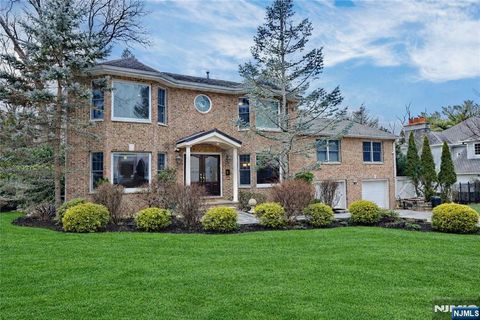 Photo of 22 Maplewood Road, Closter, NJ 07624 (MLS # 26006706)