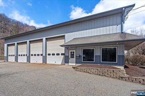 7 White Road West Milford NJ 07421