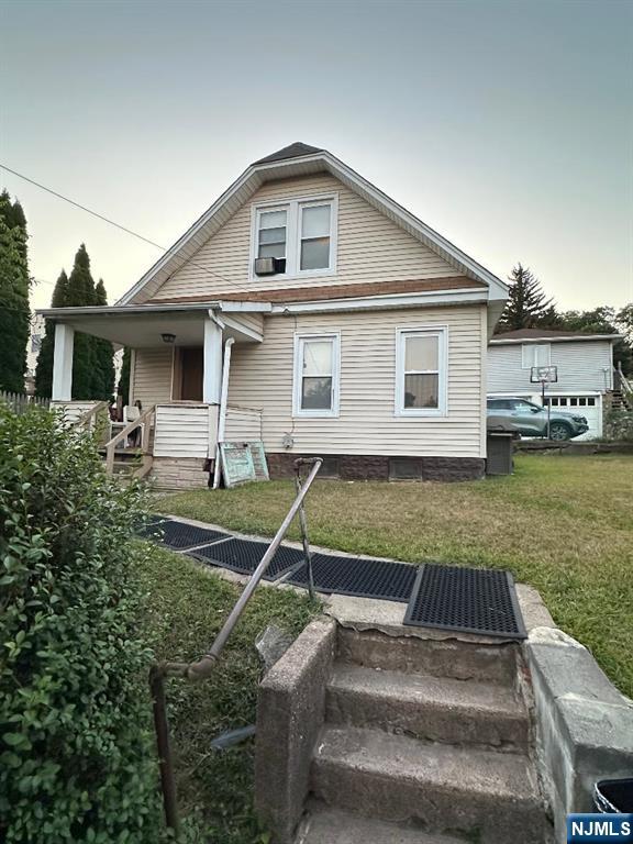 Main image without alt text