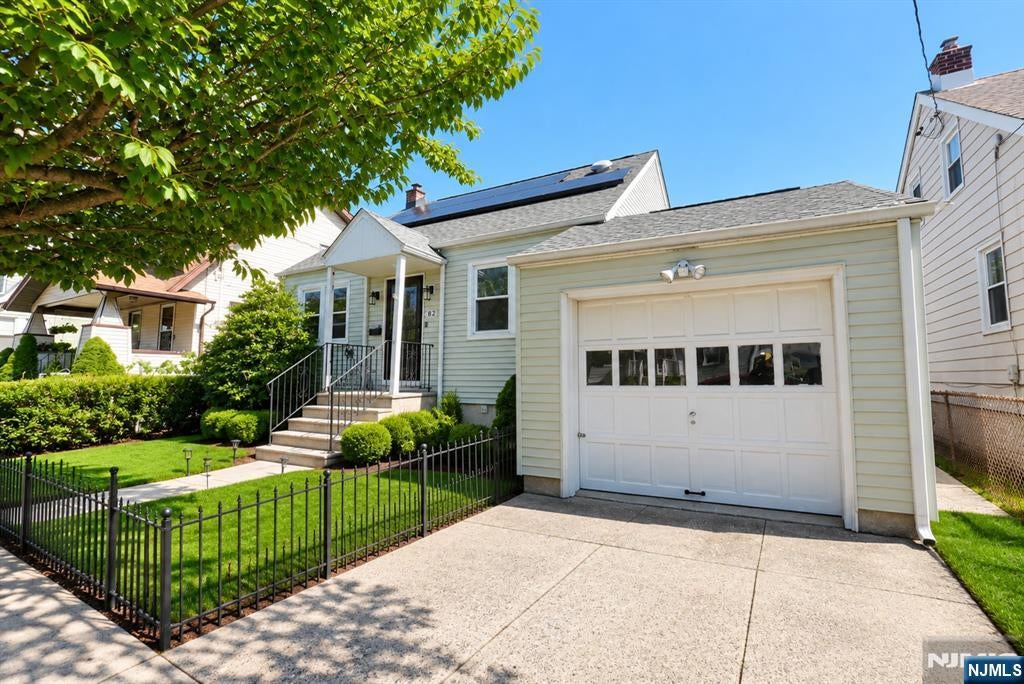 82 Perry Street