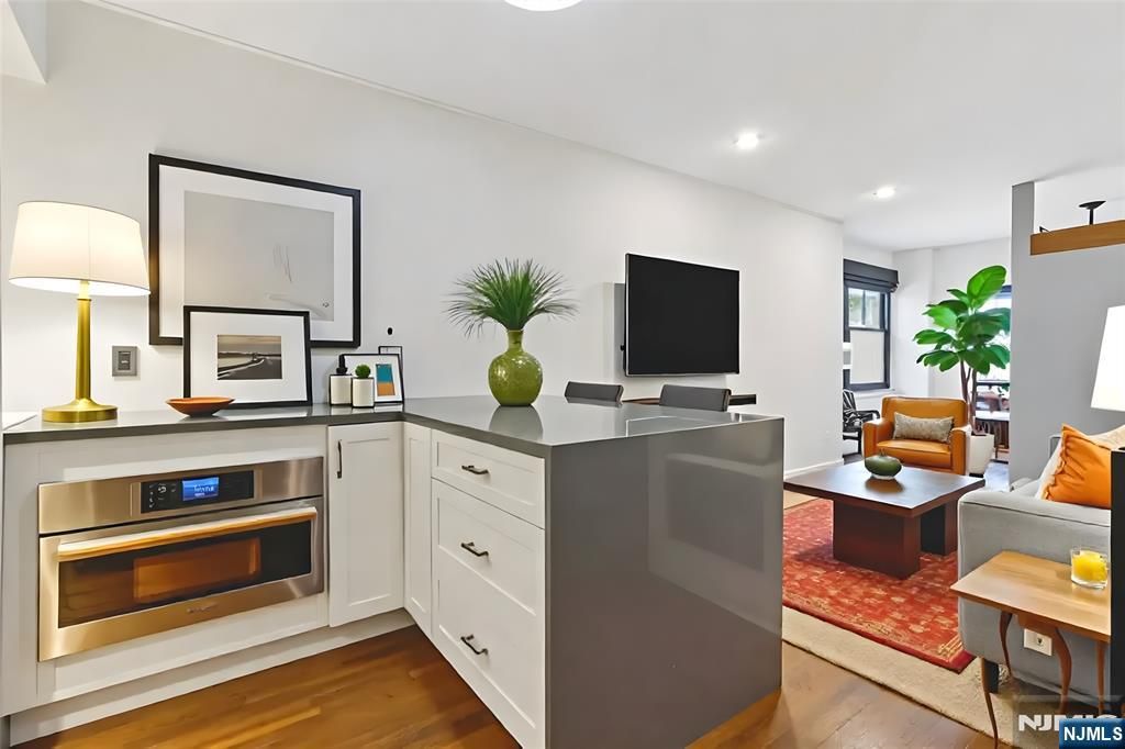 Photo of 3050 Edwin Avenue #2D, Fort Lee, NJ 07024 (MLS # 25033714)