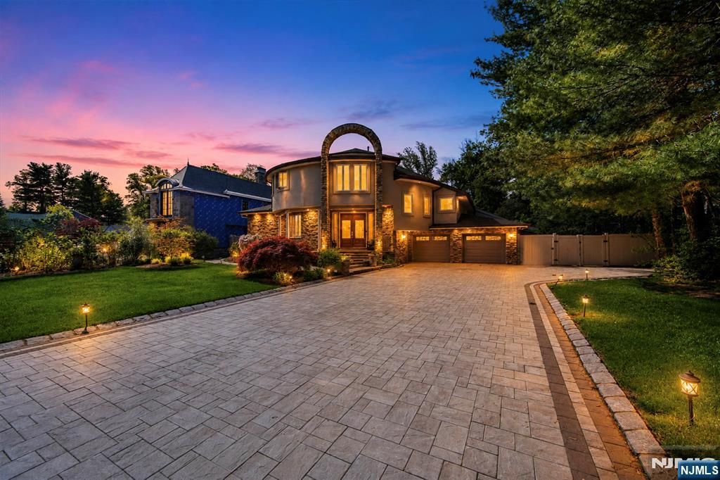 Photo of 290 Dunkerhook Road, Paramus, NJ 07652 (MLS # 26013355)