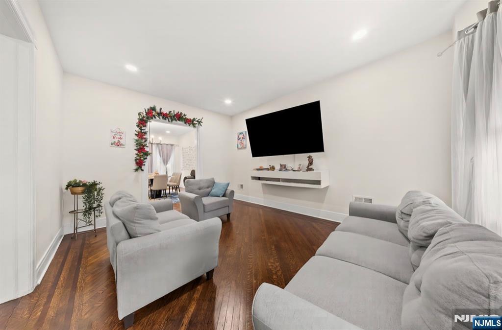 216 Maple Avenue