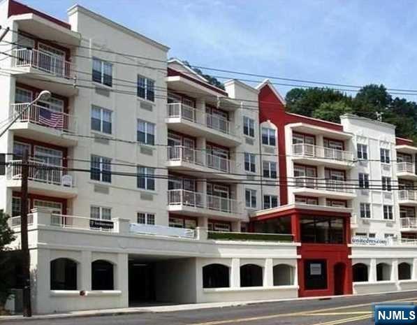 1100 River 105, Edgewater, New Jersey - 1 Bathrooms  
2 Rooms - 