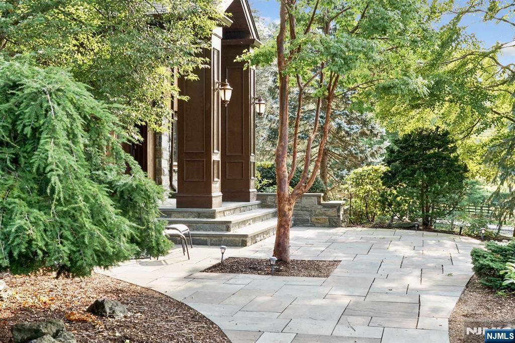 33 Woodfield Lane