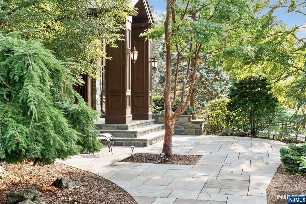 33 Woodfield Lane