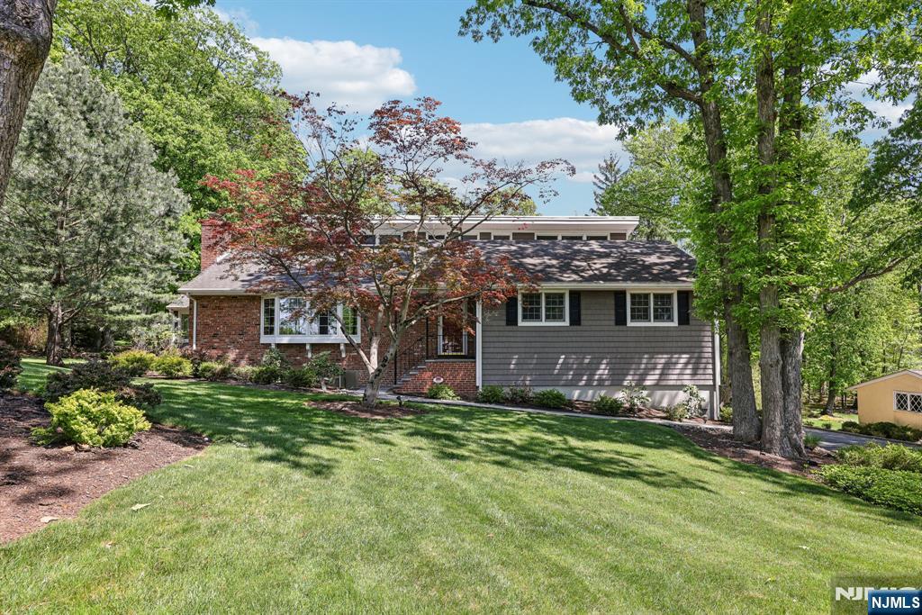 Property for Sale at 20 Old Farm Road, Caldwell, New Jersey - Bedrooms: 5 
Bathrooms: 4 
Rooms: 14  - $949,000