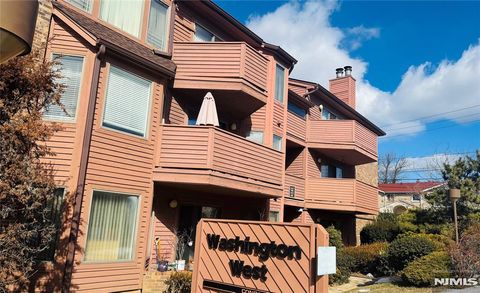 Photo of 2427 WASHINGTON #C, Fort Lee, NJ 07024 (MLS # 26011060)