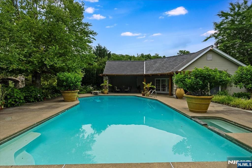 936 Dove Island Road