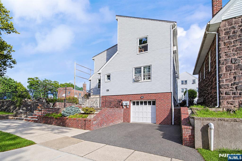 602 Studio Road