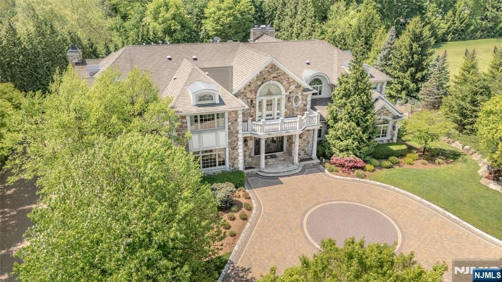 Photo of 11 Rickland Drive, Caldwell, NJ 07006 (MLS # 26001077)