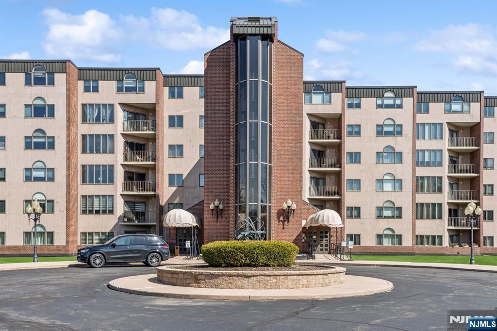 Property for Sale at 1360 Hamburg Turnpike 105, Wayne, New Jersey - Bedrooms: 2 
Bathrooms: 3  - $525,000