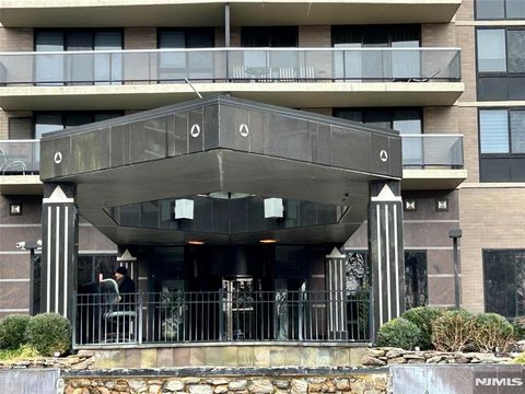 Photo of 1512 Palisade Avenue #10P, Fort Lee, NJ 07024 (MLS # 26007459)
