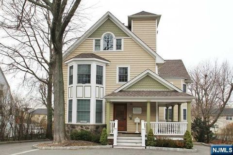 Photo of 240 Grand Avenue #2nd Fl REAR, Englewood, NJ 07631 (MLS # 26005615)